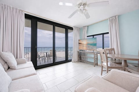 Phoenix All Suites Hotel 101, Gulf Shores, Alabama, beach front, 1 bedroom fully equipped corner hotel suite on the 1st floor