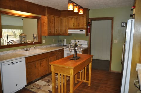 Kitchen equipped with all of the necessities 