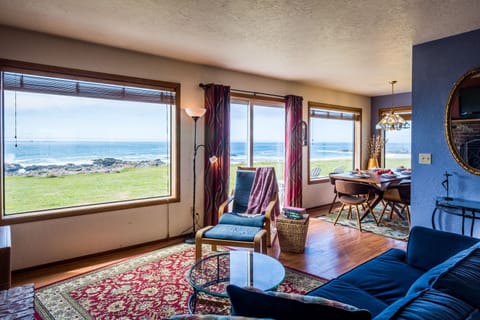 This coastal classic surrounds you in comfort and stunning views