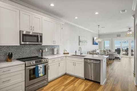 Dine with a view, cook with style—your waterfront kitchen escape awaits!