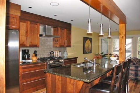 Kitchen with Granite Countertops and Ss Appliances
