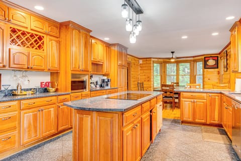 Kitchen | Main Level