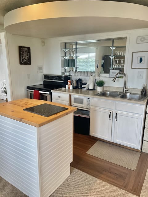 Kitchen with island