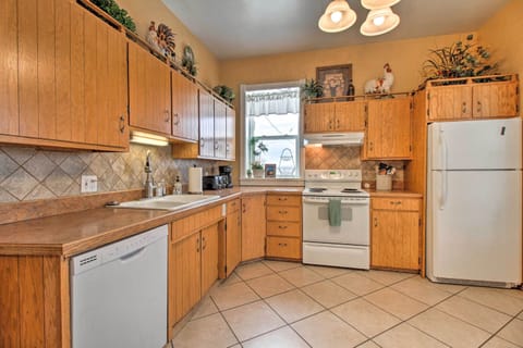 Kitchen | Cooking Basics | Coffee Maker | Paper Towels/Trash Bags Provided