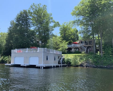 4 Cleats spaced for a boat tied up on either side or 1 side for 2 seadoos 