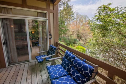 Cushioned Deck Seating at Yonahlossee Getaway