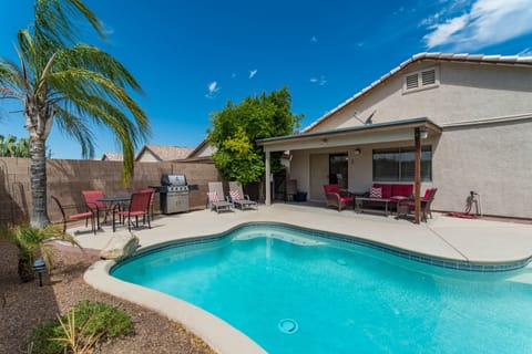 Large pool - Heating optional with fee