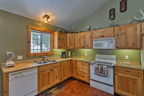 Fully Equipped Kitchen | Coffee Maker | Blender | Toaster