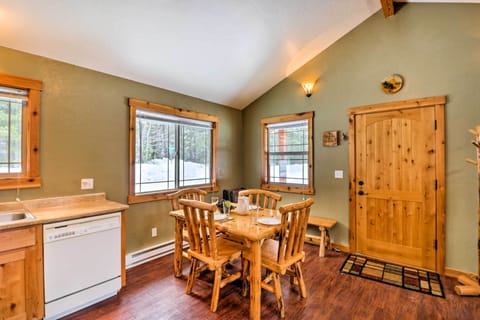 Dining Area | Dishware/Flatware Provided