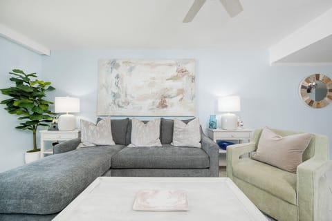 Phoenix I 1043, Orange Beach, Alabama, beach front, 2 bedroom condominium on the 4th floor