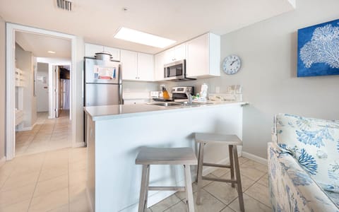Phoenix All Suites West Hotel 506, Gulf Shores, Alabama, beach front, 1 bedroom corner hotel suite on the 5th floor