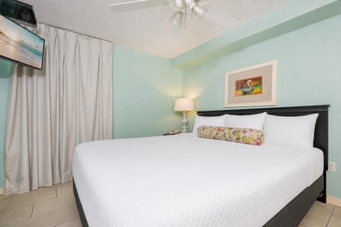 Phoenix All Suites Hotel 303, Gulf Shores, Alabama, beach front, 1 fully equipped hotel suite on the 3rd floor