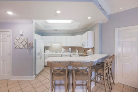 Sip your morning coffee at the breakfast bar and get ready for a day of adventure in this stylish space