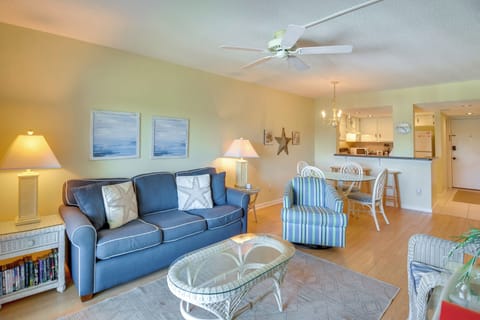 Living Room | Central Heating & A/C | Full Sleeper Sofa | BluRay DVD Player