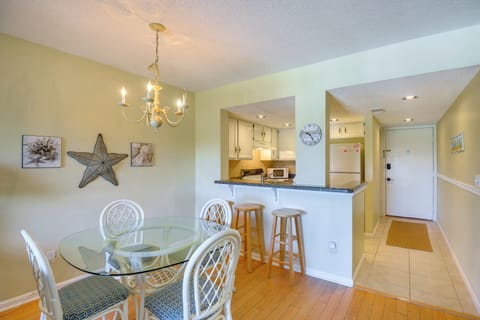 Dining Area | 3rd-Floor Condo | Free WiFi