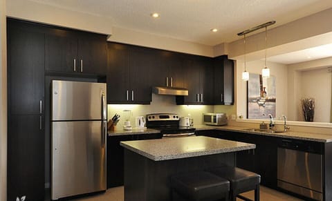 Modern and fully equipped kitchen