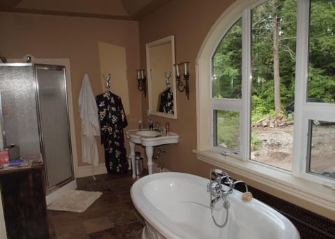 Ensuite Bath in Master Bedroom