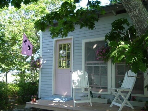 Small 2 room rustic cottage
