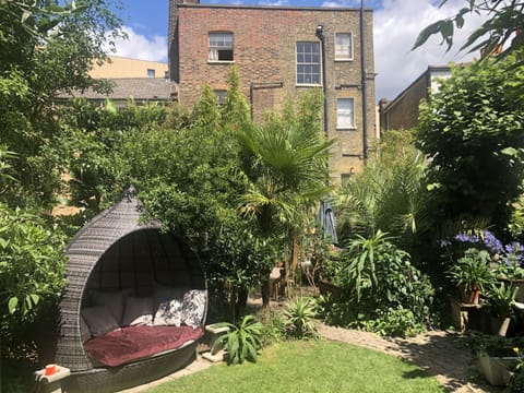 Listed building from 1780 with 200 sqm gardens
