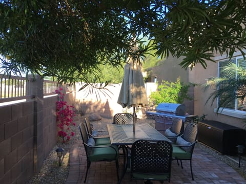 A tranquil backyard with Grill 