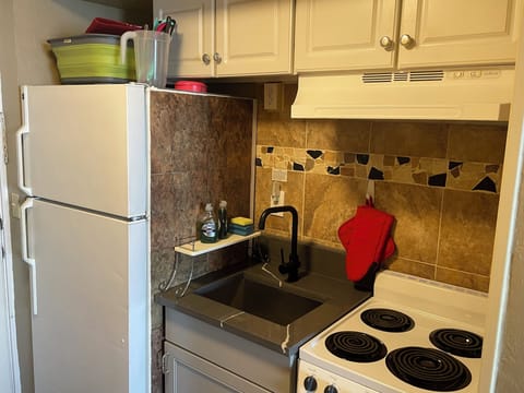 Kitchenette with range and sink for preparation of breakfast or a light lunch! 