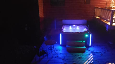 MY 8 PERSON Hot Tub Spa has an evening light show like no other on the Mt Top!