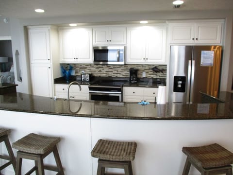 Kitchen w Large Island