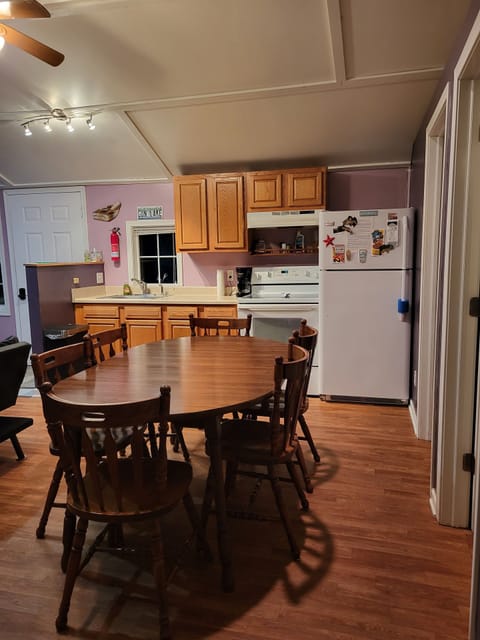 Kitchen / Dinning