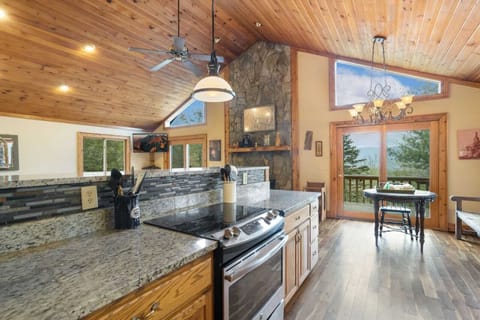 North View Lodge Granite and Stainless open Kitchen