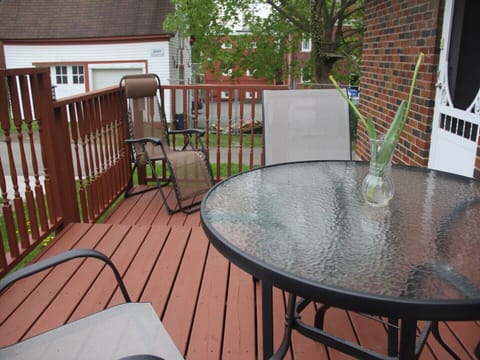 Rear deck at Eastwood Tourist Lodge