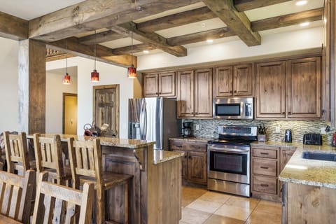 Large kitchen, fully equipped