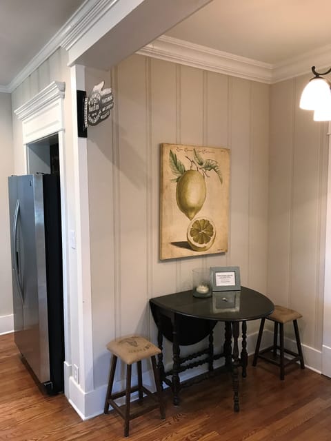 Small eat in area in the kitchen