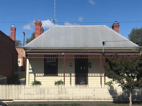 Front cottage facade