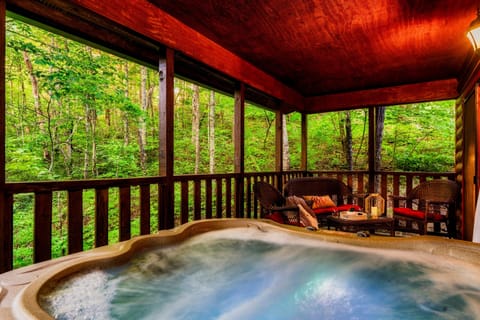 Relax in the luxurious hot tub