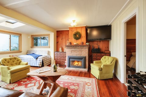 Comfy living room with gas fireplace.