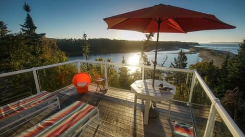 Sunrise over Bay of Fundy, from main bedroom balcony; 2 minute walk on property to 2 beaches; towels provided