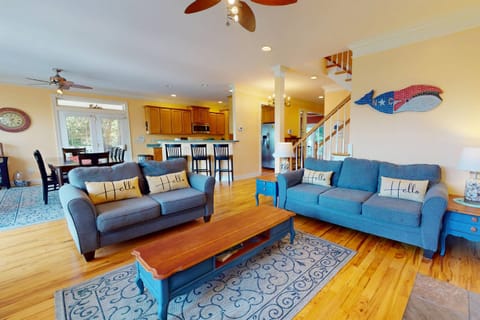 With over 2,700 sqft. of living space plus seating on all 5 decks, Tranquility Base has room for the entire group to stretch out