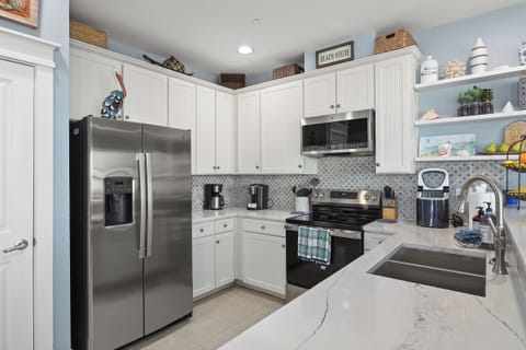 Kitchen has K cup & auto drip coffee makers.