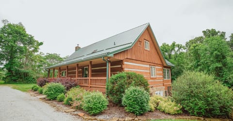 Welcome to Loretta's Cabin