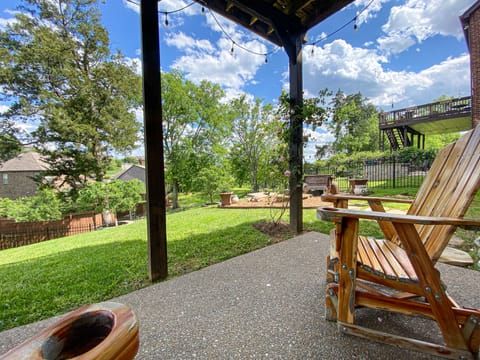 Suite patio park view 