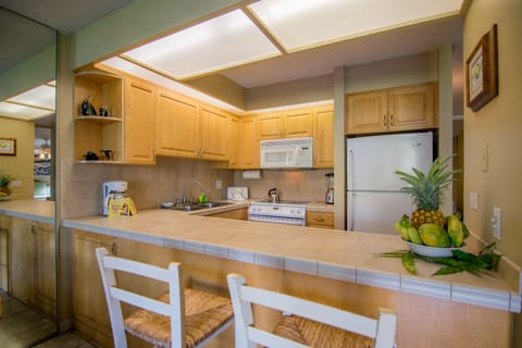 Kitchen with bar area - Bar area with bar stools