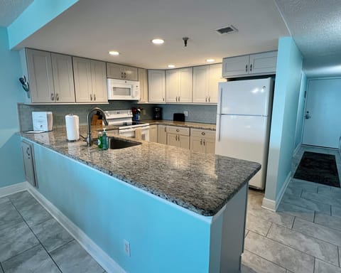Full kitchen in this 3 BR 2 BA condo with all the necessities to - Full kitchen in this 3 BR 2 BA condo with all the necessities to cook up your favorite meals and snacks!