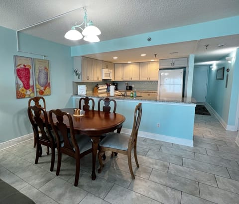 Spacious and Updated Kitchen Right Next To The Dining Room and L - Spacious and Updated Kitchen Right Next To The Dining Room and Living Room. Perfect For Staying Connected To Your Family While Cooking Family Recipes.