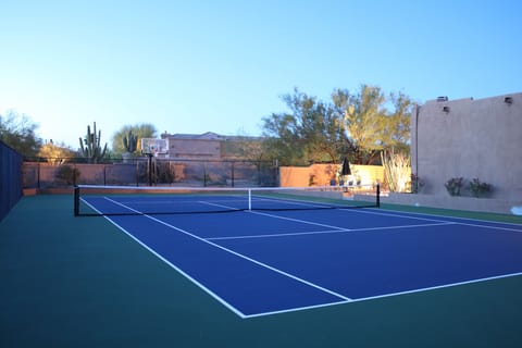 Private Tennis and Basketball Court - Enjoy tennis or basketball? This private court was recently built and it's all yours!