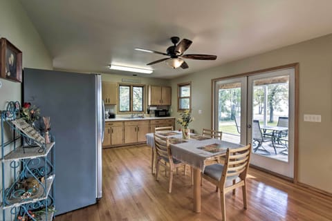 Dining | Dishware & Flatware Provided