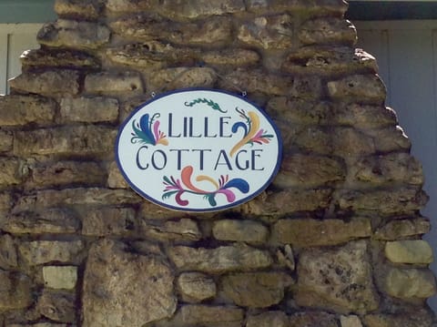 Lille Cottage means "tiny cottage" (swedish)