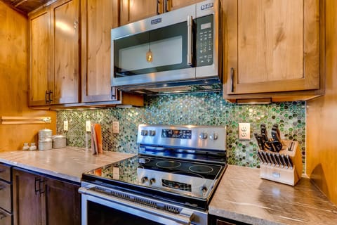 Fully Equipped Kitchen | Knife Set