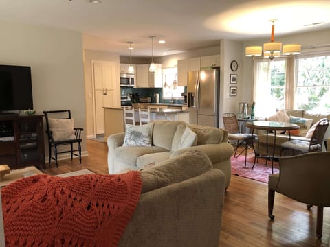 Open concept living/dining/kitchen area - perfect for entertaining!