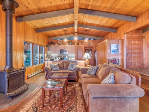 For safety reasons, fireplace is not for guest use.