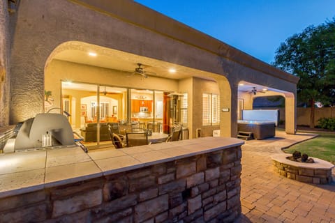 Backyard kitchen and jacuzzi